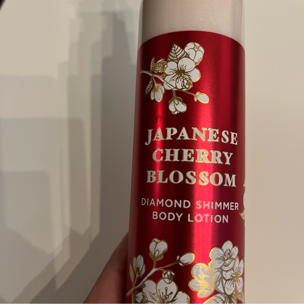 Japanese Cherry Blossom Diamond Shimmer Body Lotion - Picture 5 of 5